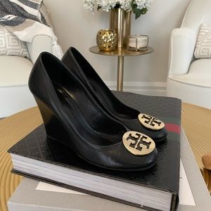 Classic Tory Burch Wedge Shows - great condition